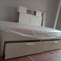 letto Ikea mobile e scaffali