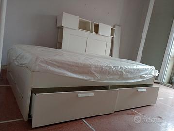 letto Ikea mobile e scaffali