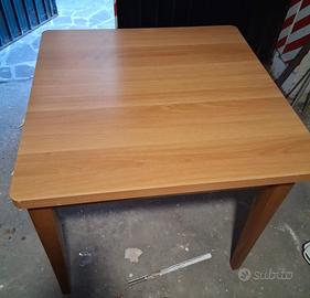 Tavolo in legno pieghevole