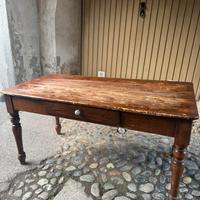 Tavolo e sedie in noce