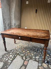 Tavolo e sedie in noce