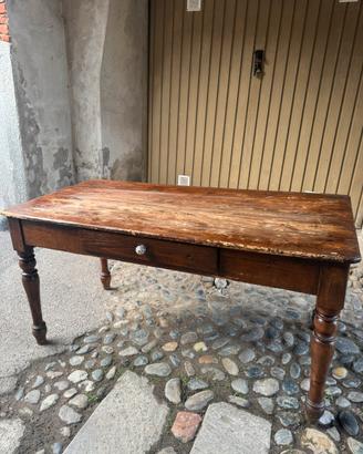 Tavolo e sedie in noce
