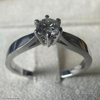 ANELLO SOLITARIO ORO BIANCO 18kt. CON DIAMANTE
