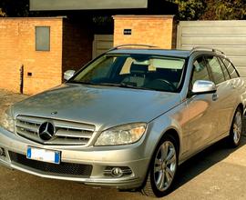 MERCEDES C220d aut.-AVANTGARDE-Pelle.Navi-FULL