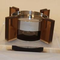 Posacenere magnetico sospeso Mid Century in lucite