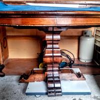 set tavolo da pranzo completo in legno massiccio.