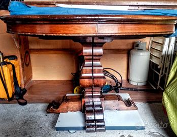 set tavolo da pranzo completo in legno massiccio.