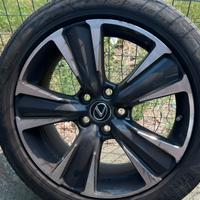Cerchi 18 della lexus UX