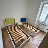 2 letti singoli+armadio+ comodino (cameretta)