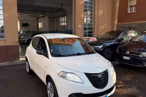 Lancia Ypsilon 0.9 TwinAir 85 CV 5 porte Metano Ec
