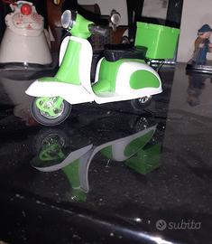 MODELLINO MOTO VESPA    VERDE E BIANCA   BAULETTO