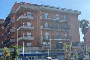 Panoramico attico ascensorato con mansarda