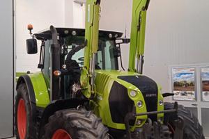 Trattore Claas Arion 640
