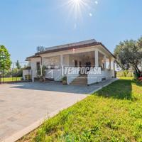 Villa Unifamiliare con ampio giardino perimetrale