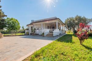 Villa Unifamiliare con ampio giardino perimetrale