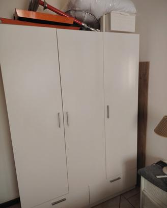 armadio bianco 3 ante con 2 cassettoni 