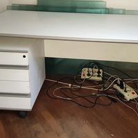 Scrivania bianca b180 p90  h75