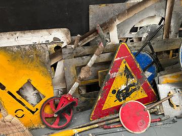 Materiale vario lavori strada