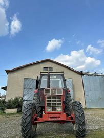 Trattore International 844-S con gru