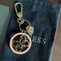 Portachiavi Guess rosa e dorato