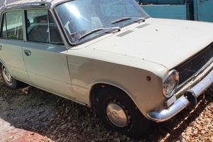 Fiat 124 berlina 1974 per ricambi (2a)