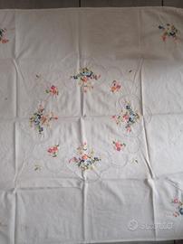 tovaglietta 80*80 con ricami