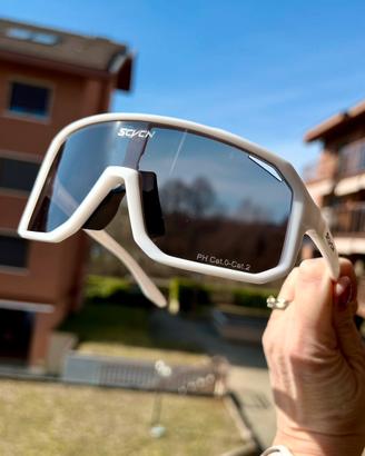 Occhiali con lenti fotocromatiche antiriflesso