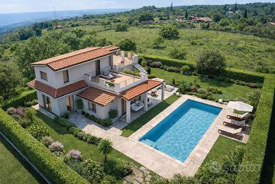 Villa super panoramica con terreno