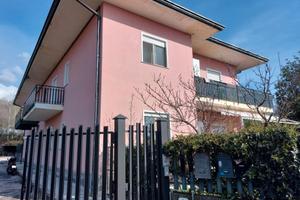 3 vani con giardino e p.auto in piccolo condominio