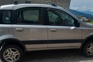 Fiat panda 2 serie 1.3 mjt incidentata