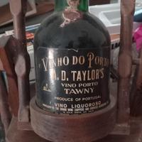 espositore con bottiglia porto