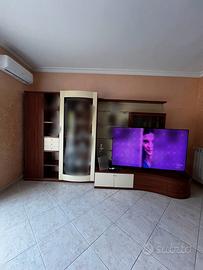 salotto completo (mobile, tavolo, sedie)