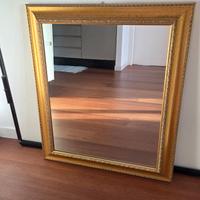 Specchio con cornice in legno