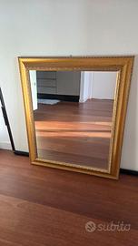 Specchio con cornice in legno