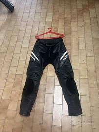 pantaloni in pelle per moto