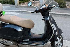 Piaggio vespa gts 250