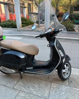 Piaggio vespa gts 250