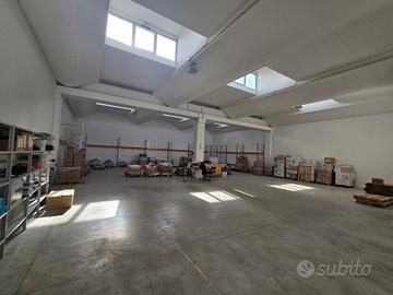 Capannone industriale in condominio chiuso