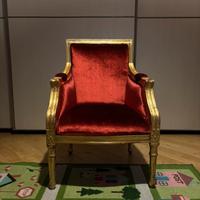 Poltroncina rossa in velluto per bambini