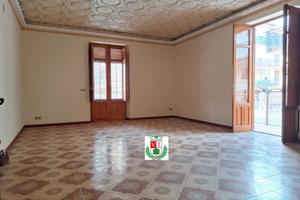 1°Piano 5 vani 2 servizi tripla esposizione