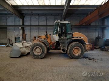 Pala gommata liebherr