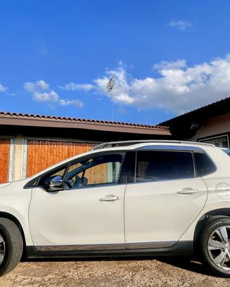 Peugeot 2008 1.2i Allure