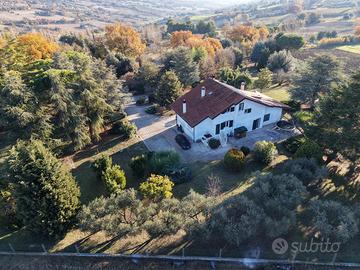 Villa con giardino