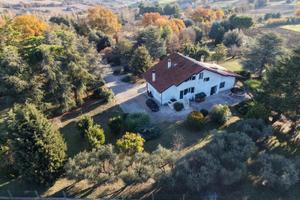 Villa con giardino