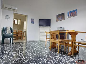 LOCALE COMMERCIALE CON POSSIBILITA' DI CAMBIO