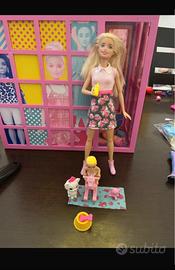 Barbie e il seggiolone