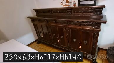 Credenza con alzata in stile rinascimento italiano