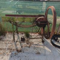 Antico trinciaforaggi vintage funzionante 