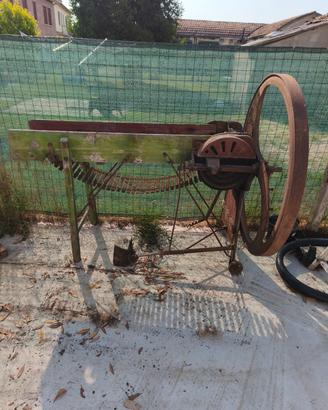Antico trinciaforaggi vintage funzionante 