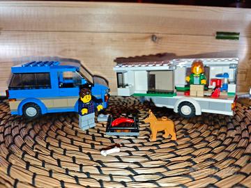 LEGO City 60117 Furgone e Roulotte - Completo